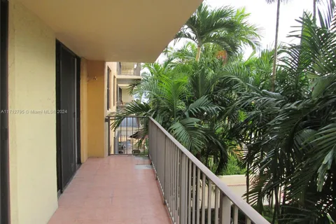 290 174th St # 404, Sunny Isles Beach FL 33160