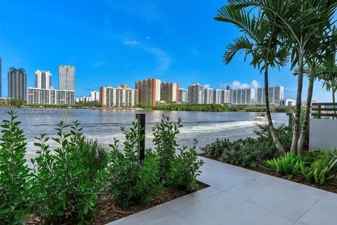 4014 NE 167 ST, North Miami Beach FL 33160