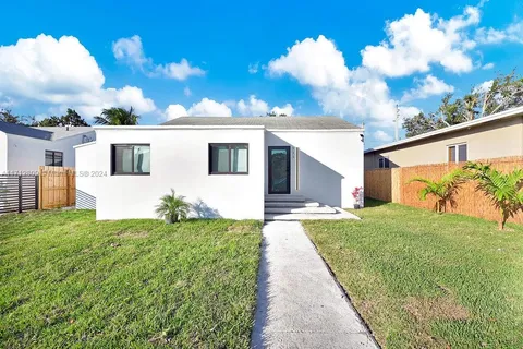 511 NW 49th St, Miami FL 33127