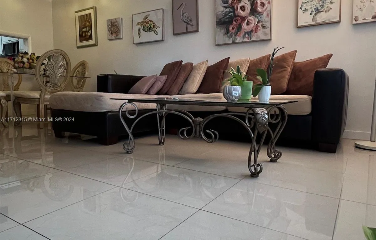 330 SE 2nd St # 101G, Hallandale Beach FL 33009