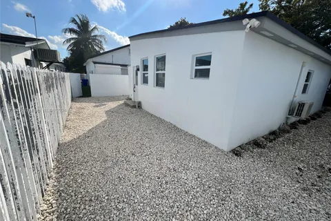 1245 NW 28th St # 2, Miami FL 33142