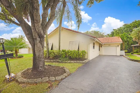 1710 Riverwood Ln, Coral Springs FL 33071