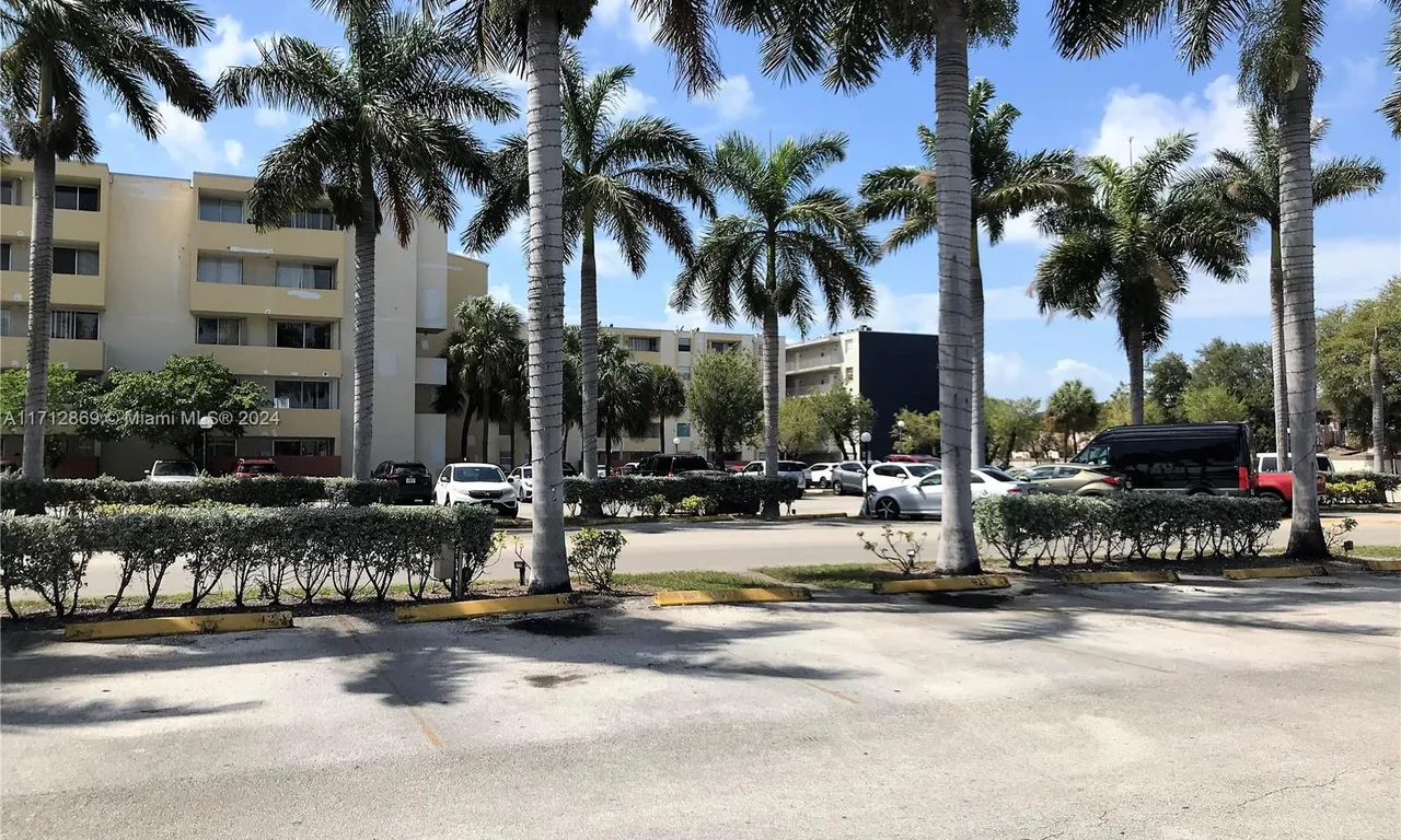 10000 NW 80 Ct # 2543, Hialeah Gardens FL 33016