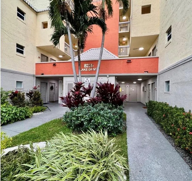 8235 Lake Dr # 204, Doral FL 33166