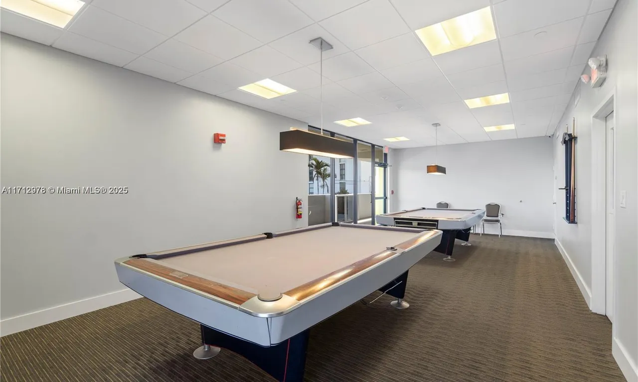 3675 N Country Club # 105, Aventura FL 33180