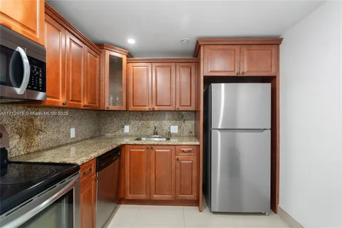 3675 N Country Club # 105, Aventura FL 33180