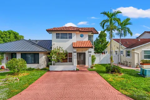 20155 E Oakmont Cir, Hialeah FL 33015