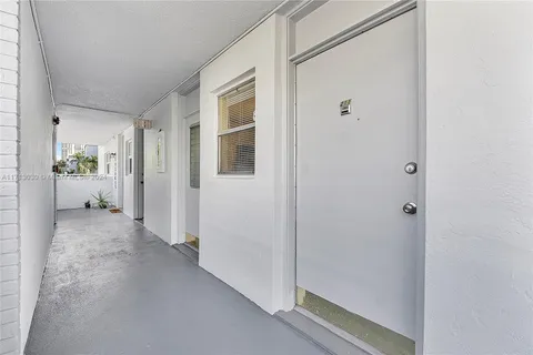 3600 NE 170th St # 211, North Miami Beach FL 33160