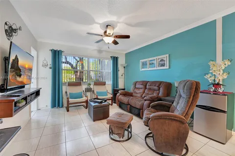 5003 NW 35th St # 408, Lauderdale Lakes FL 33319