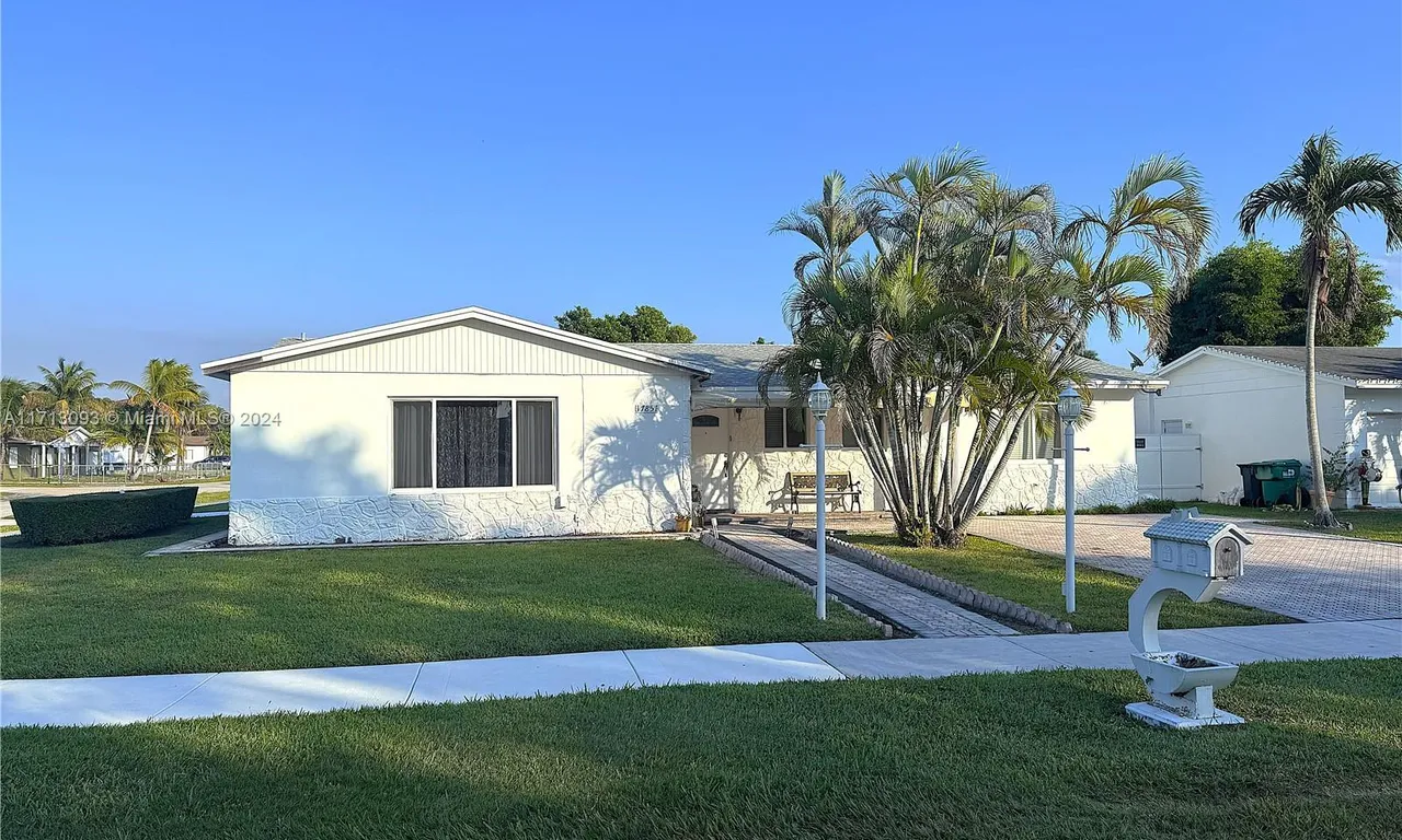 17851 SW 91st Ave, Palmetto Bay FL 33157