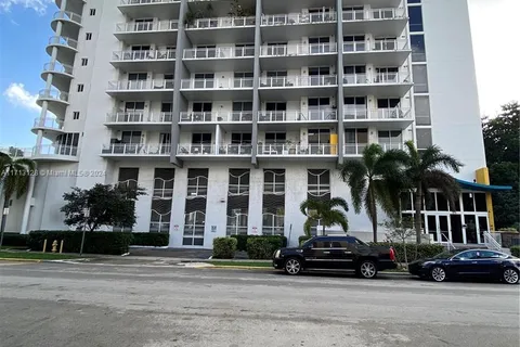 444 NE 30th St # 906, Miami FL 33137