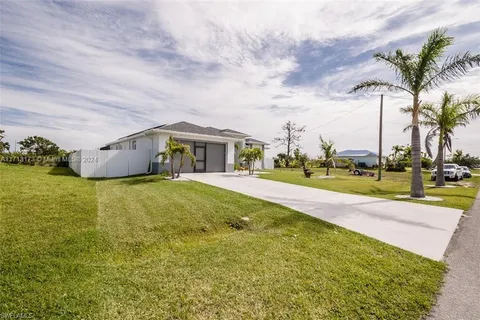 1623 SW 25th TER, Cape Coral FL 33914