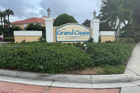 5721 Riverside Dr, Coral Springs FL 33067