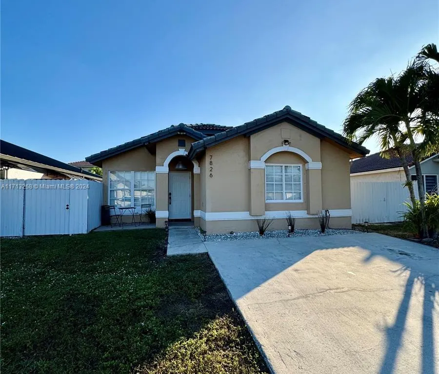 7826 NW 194th St, Hialeah FL 33015