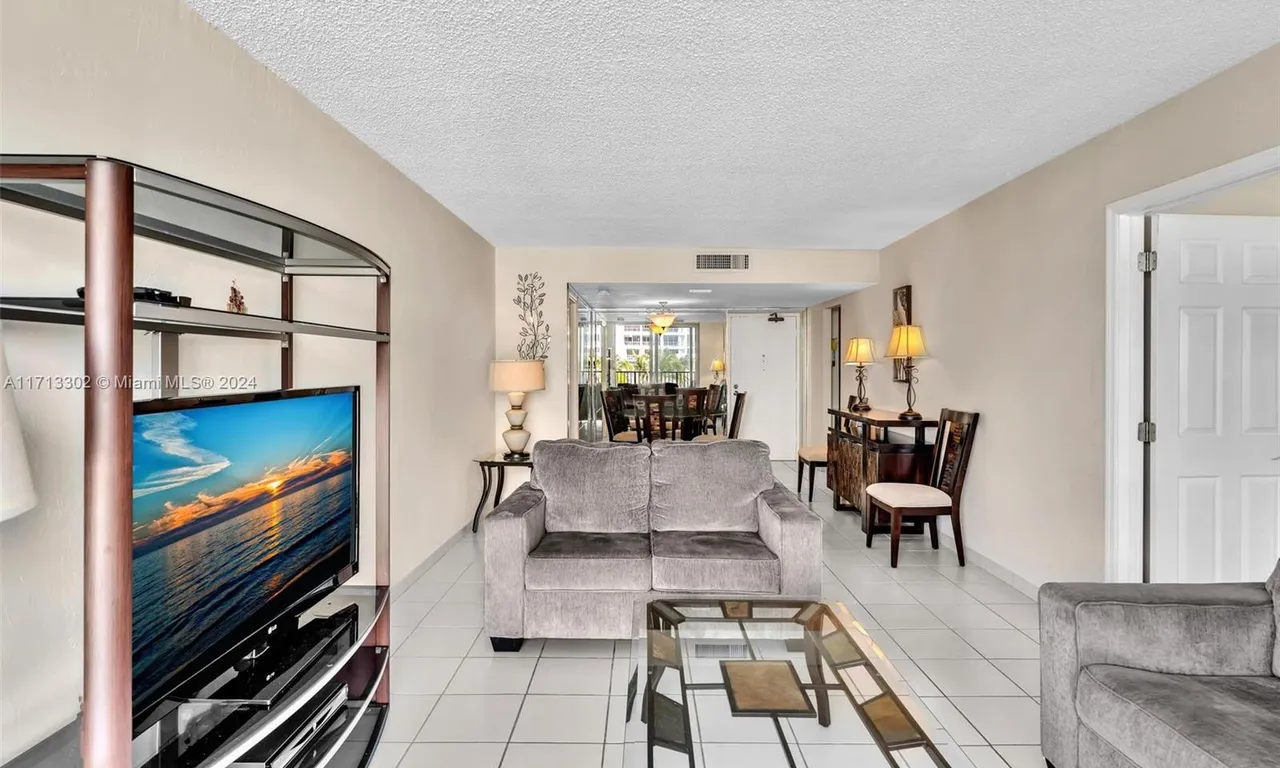 9273 Collins Ave # 308, Surfside FL 33154