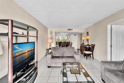 9273 Collins Ave # 308, Surfside FL 33154