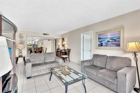 9273 Collins Ave # 308, Surfside FL 33154