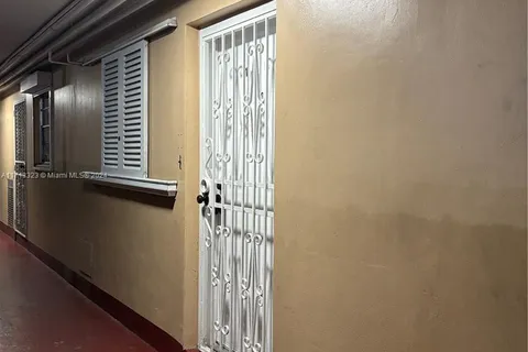 140 Royal Palm Rd # 103, Hialeah Gardens FL 33016