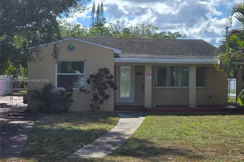 2722 Pierce St, Hollywood FL 33020