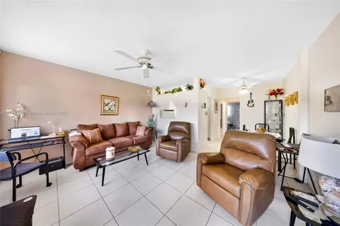 901 SW 11th Ave # 3H, Hallandale Beach FL 33009