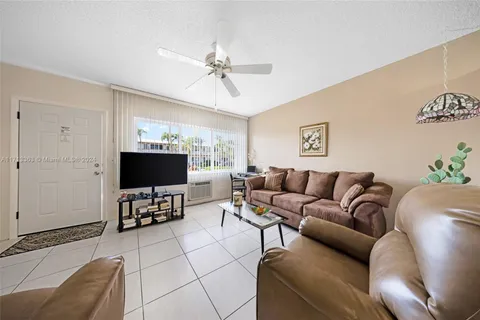 901 SW 11th Ave # 3H, Hallandale Beach FL 33009