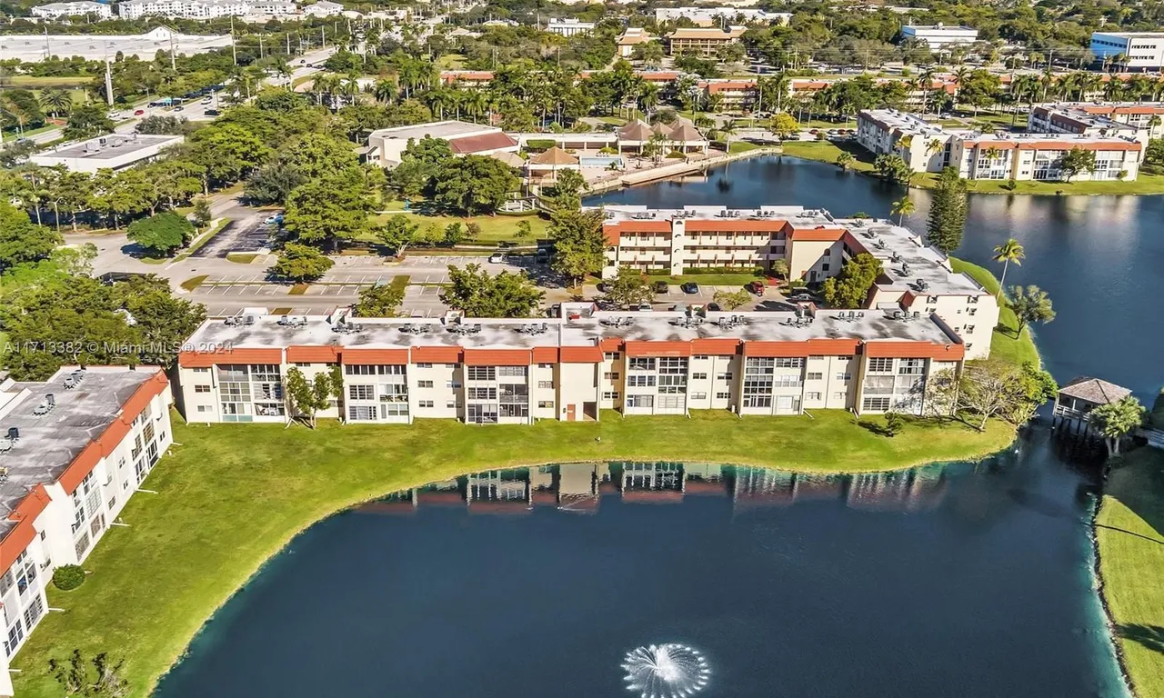 2900 W Sunrise Lakes Dr # 104, Sunrise FL 33322