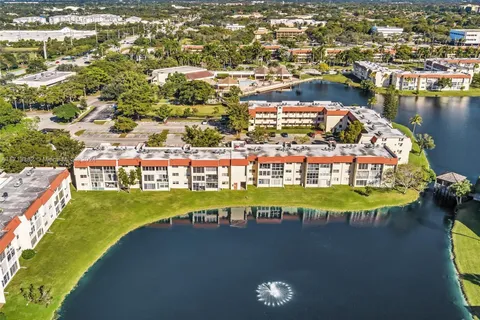 2900 W Sunrise Lakes Dr # 104, Sunrise FL 33322