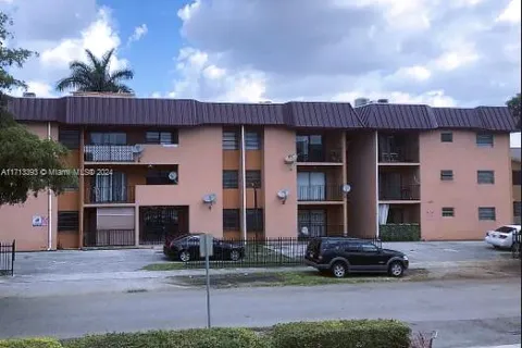 1471 W 43rd Pl # 302, Hialeah FL 33012