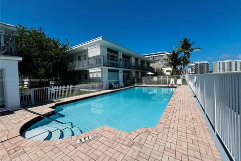 946 Bay Dr # 2, Miami Beach FL 33141