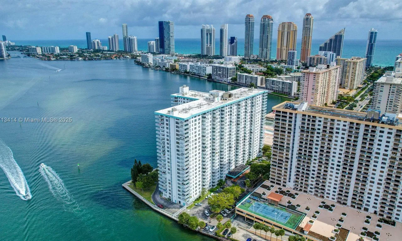 301 174 # 2208, Sunny Isles Beach FL 33160