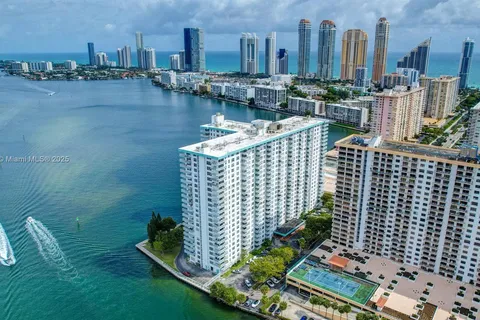 301 174 # 2208, Sunny Isles Beach FL 33160