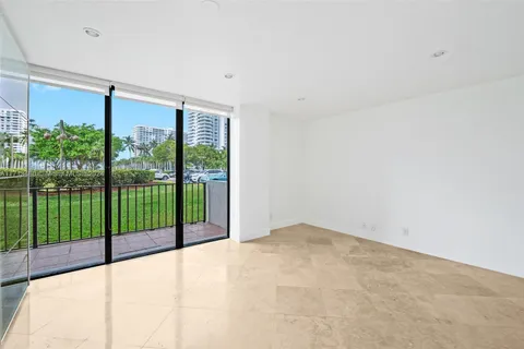 18181 NE 31 Ct # 101, Aventura FL 33160