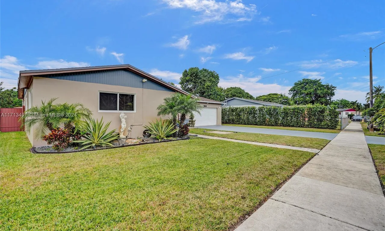 19610 NE 1st Pl, Miami FL 33179