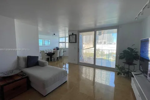 1890 S Ocean Dr # 702, Hallandale Beach FL 33009