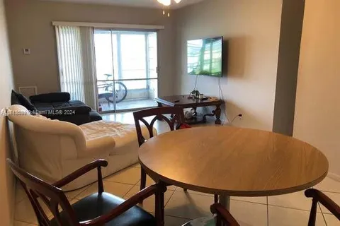 1021 Crystal Lake Dr # 309, Deerfield Beach FL 33064