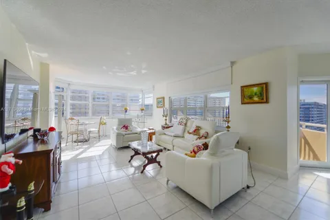 1950 S Ocean Dr # 17E, Hallandale Beach FL 33009