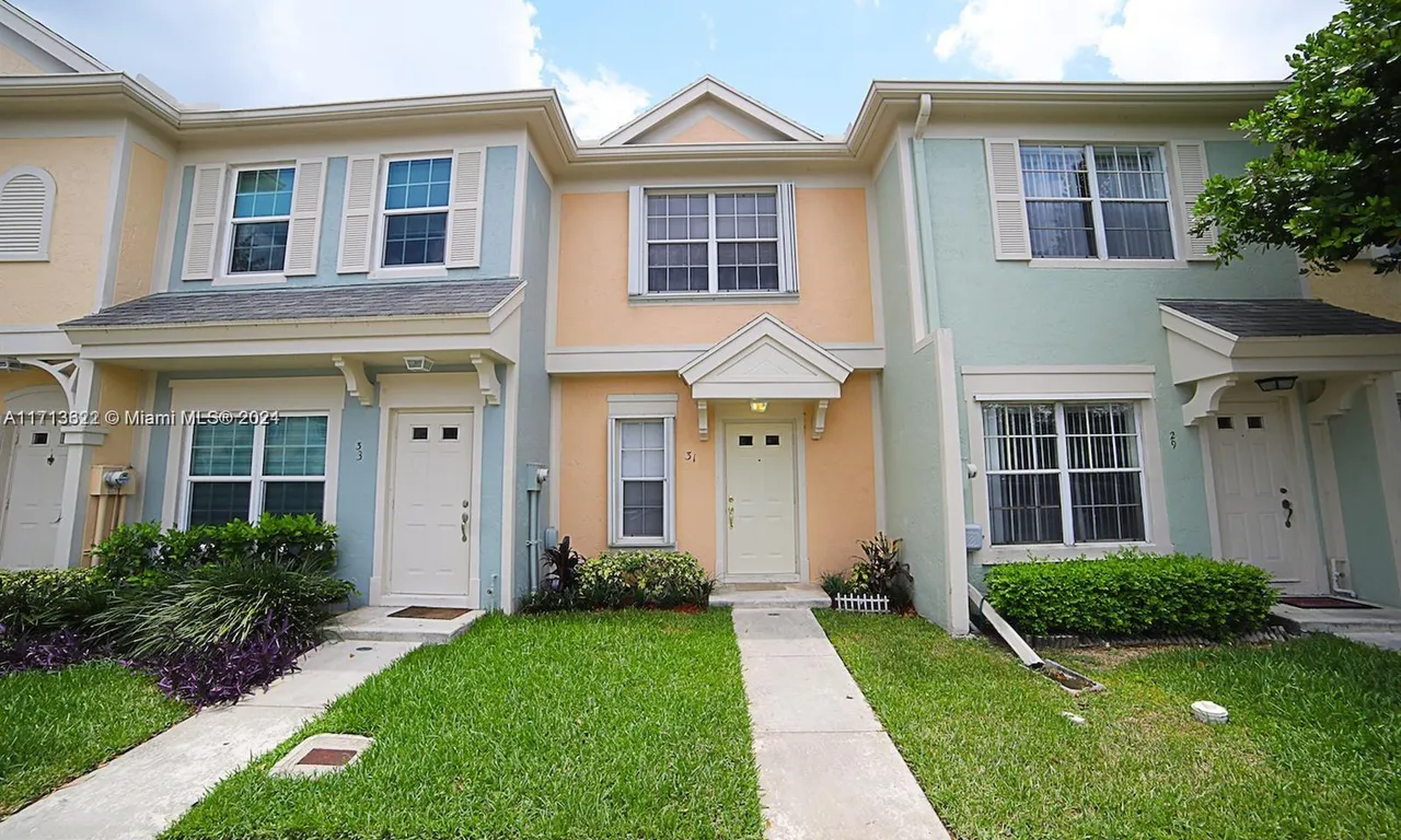 31 Simonton Cir, Weston FL 33326