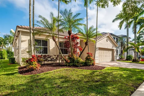 977 Lavender Cir, Weston FL 33327