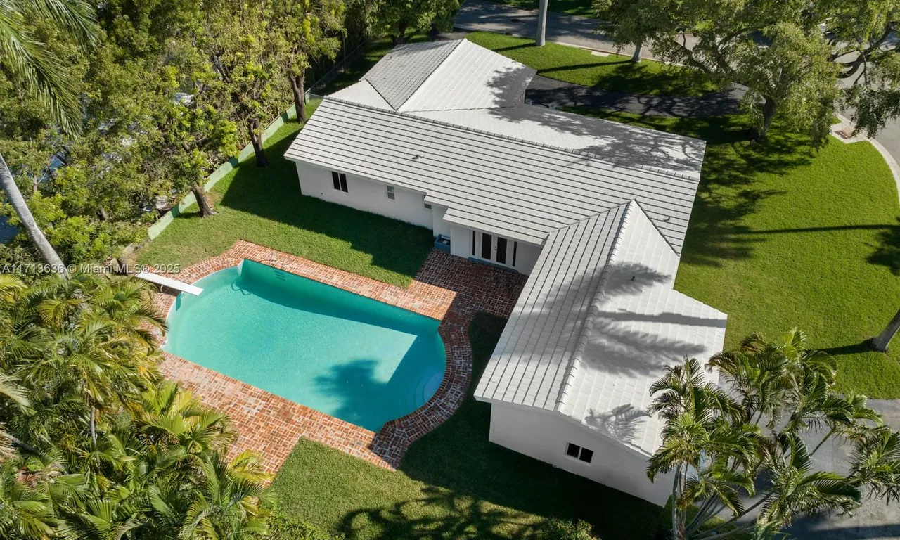 2500 Sunset Dr, Miami Beach FL 33140