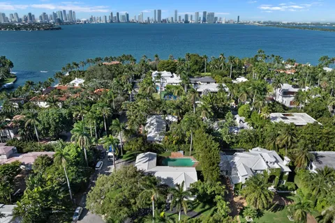 2500 Sunset Dr, Miami Beach FL 33140