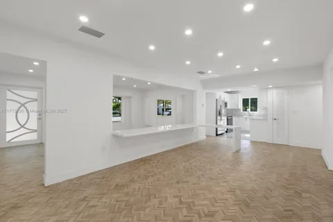 2500 Sunset Dr, Miami Beach FL 33140