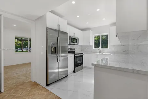 2500 Sunset Dr, Miami Beach FL 33140