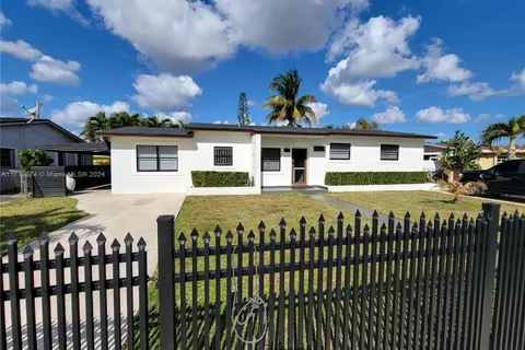 3935 NW 171st Ter, Miami Gardens FL 33055