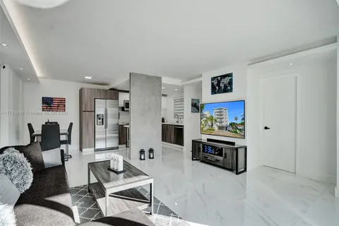 947 Lenox Ave # 201, Miami Beach FL 33139