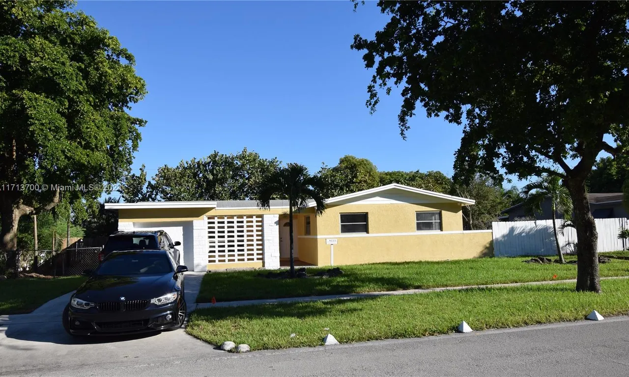 4221 NW 21st St, Lauderhill FL 33313