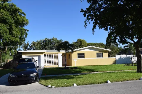 4221 NW 21st St, Lauderhill FL 33313