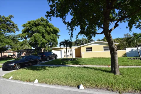 4221 NW 21st St, Lauderhill FL 33313