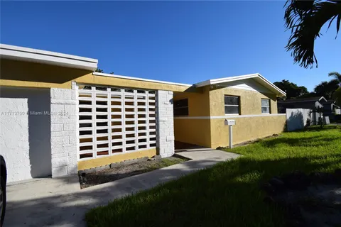 4221 NW 21st St, Lauderhill FL 33313