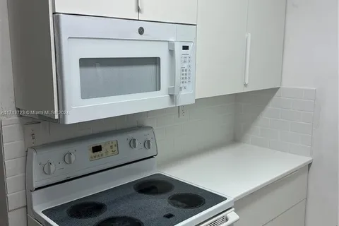 1001 NE 111th St # 1001, Biscayne Park FL 33161