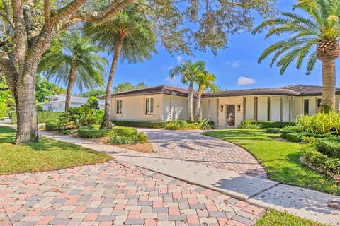 16111 W Troon Cir, Miami Lakes FL 33014